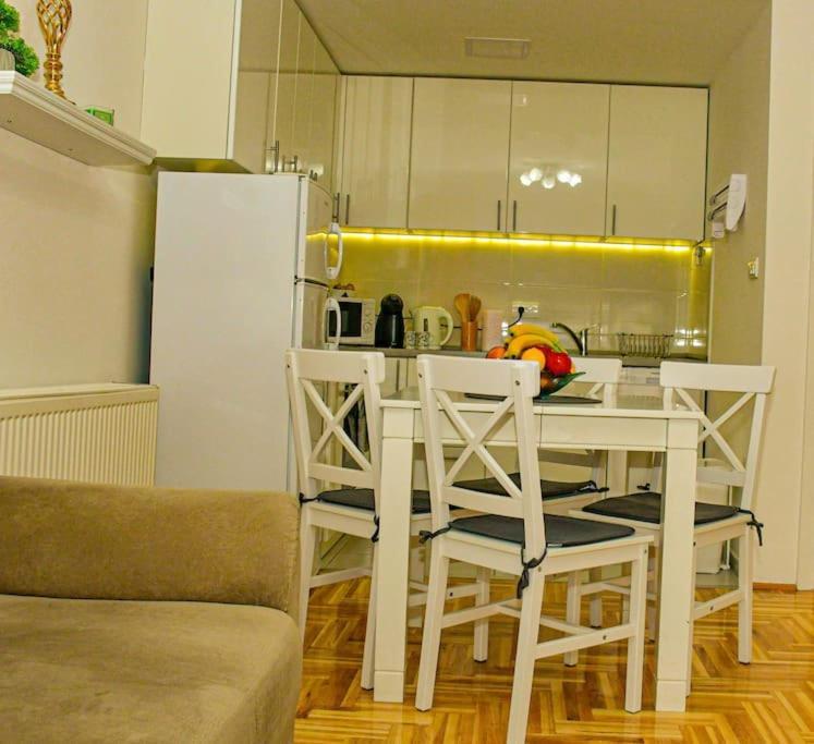 Apartment Lux 5- Private Parking Sombor